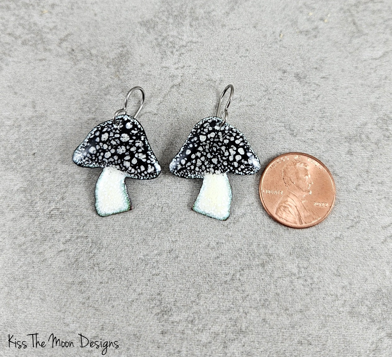 Crackle Enamel Mushroom Earrings - Black